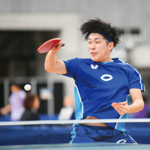 前出陸杜の両面パワー攻撃［ペンは強し］　ペンホルダーの宝刀。威力倍増のフォアハンド！　